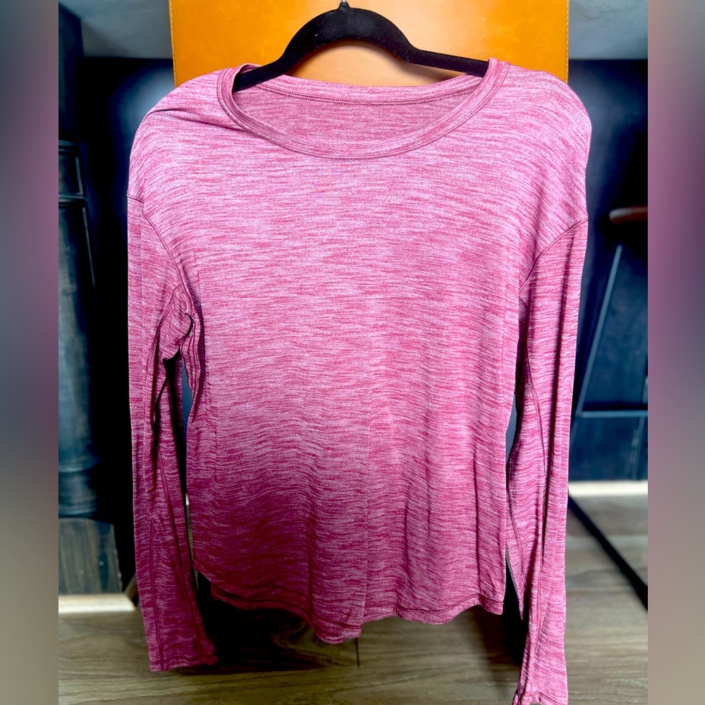 Lululemon Long Sleeve burgundy Top. Size 6
